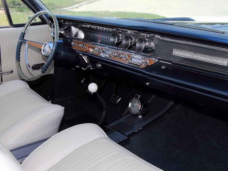 Интерьер Pontiac Grand Prix (2957) 1964 года  (фото 10 из 11)